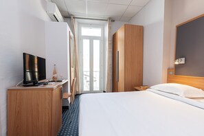 Chambre quadruple économique | Accès au Wi-Fi (inclus), literie fournie