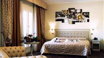 Ropa de cama de alta calidad, minibar, caja fuerte y escritorio