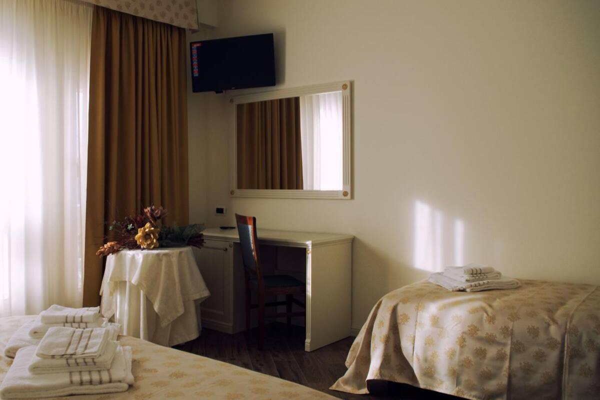 Tripla Deluxe | Biancheria da letto di alta qualità, minibar, una cassaforte in camera