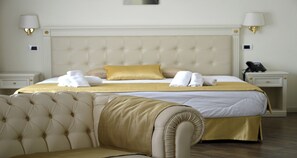 Ropa de cama de alta calidad y minibar 