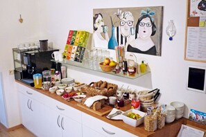 Free daily buffet breakfast - Landhaus Vierthaler (Filzmoos)