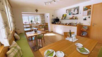 Tägliches inbegriffenes Frühstücksbuffet