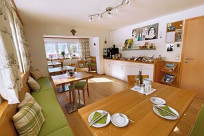 Tägliches inbegriffenes Frühstücksbuffet