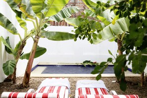 2 つの屋外プール