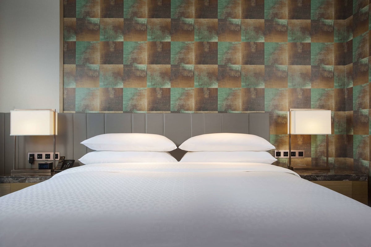 Room, 1 King Bed, City View