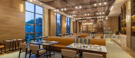 2 ristoranti, cucina internazionale