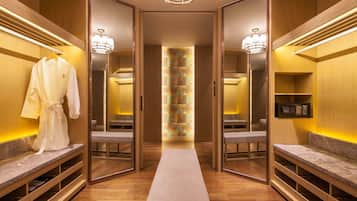 Minibar, in-room safe, desk, iron/ironing board