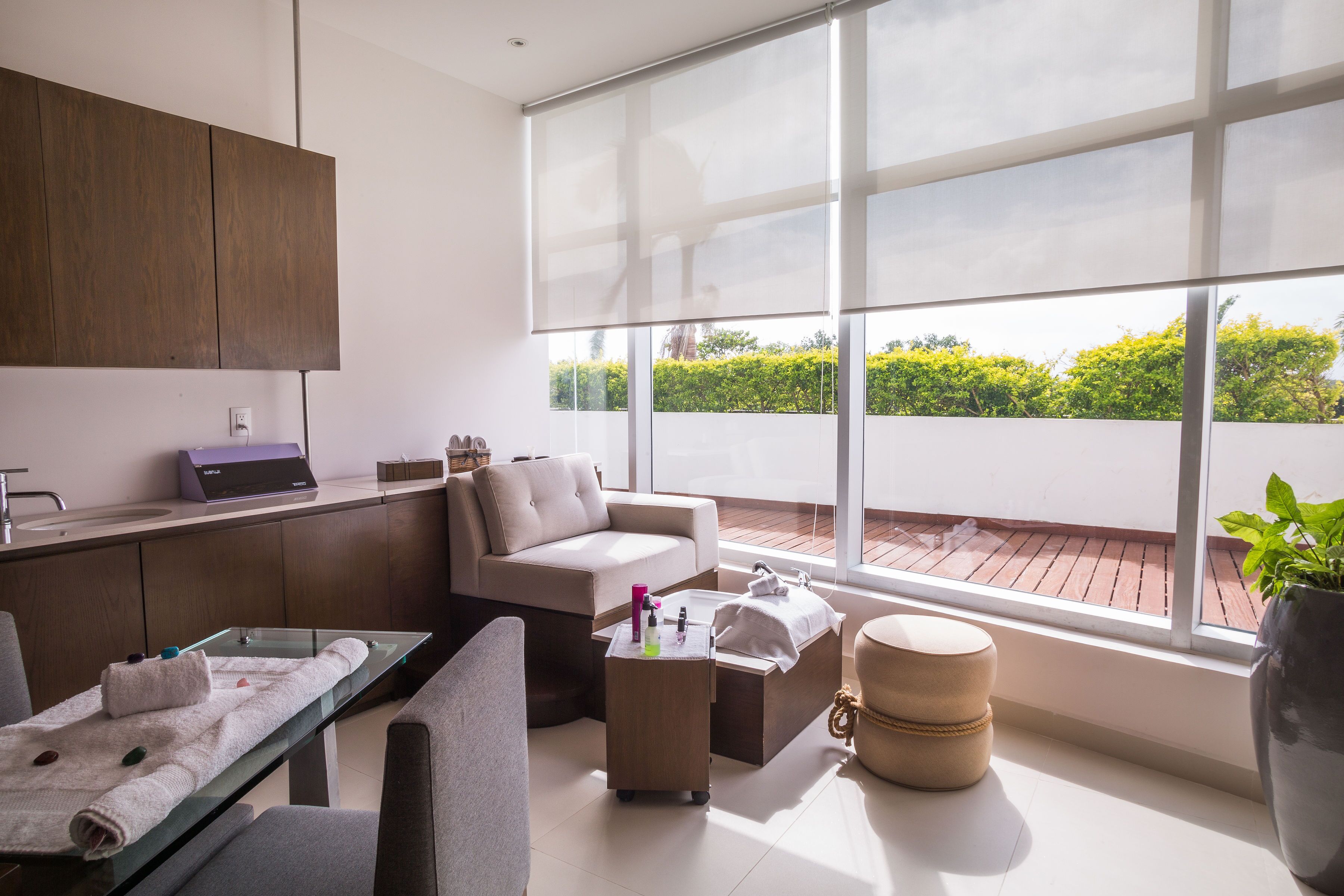 outdoor treatment area, sauna, steam room, body treatments, body wraps