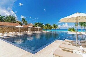 Outdoor pool, sun loungers