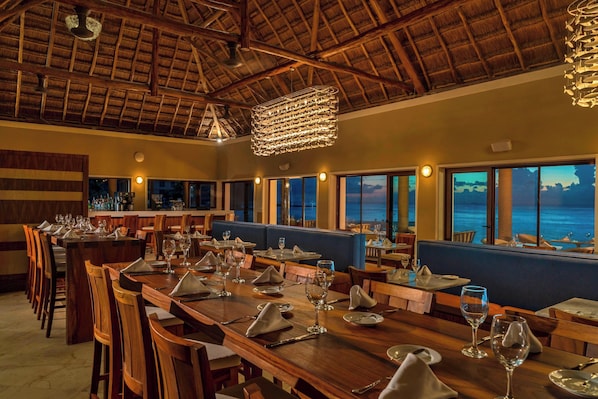 2 restaurants, breakfast, lunch served; local and international cuisine