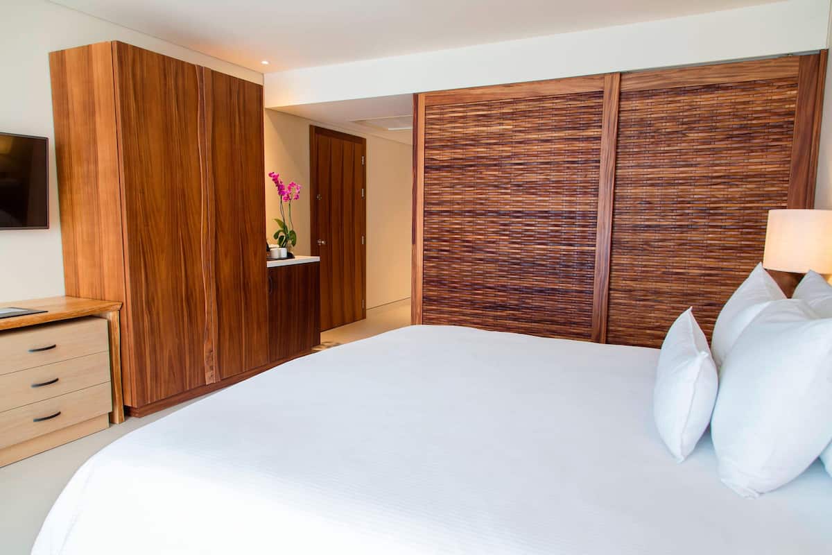 Classic Room, 1 King Bed, Non Smoking, Ocean View | 1 bedroom, premium bedding, in-room safe, desk