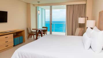 Classic Room, 1 King Bed, Balcony | Premium bedding, in-room safe, desk, blackout drapes