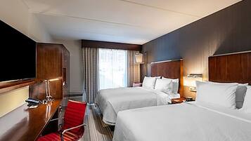 Habitación tradicional, 2 camas de matrimonio, no fumadores | Ropa de cama de alta calidad, caja fuerte, escritorio y cortinas opacas