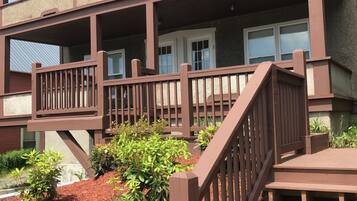 Pintu masuk properti