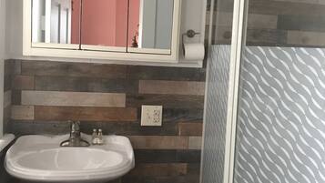 Apartemen, 3 kamar tidur (Unit 1) | Kamar mandi | Shower dan perlengkapan mandi gratis