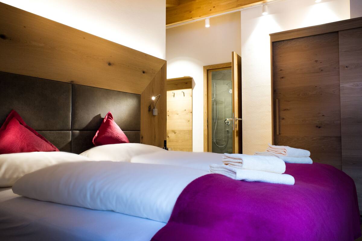 Standard Apartment, 2 Bedrooms, Accessible, Mountainside | Premium bedding, in-room safe, cribs (surcharge), WiFi (free)