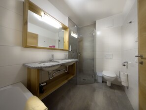 Standard Apartment, 3 Bedrooms, Accessible, Mountainside | Bathroom | Towels - Appartement Unser Unterberg (Maria Alm am Steinernen Meer)