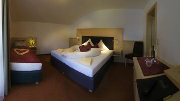 Standard Triple Room, 1 Bedroom, Mountain View, Mountainside | Premium bedding, in-room safe, desk, cribs/infant beds