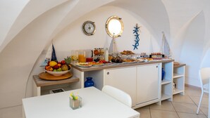 Petit déjeuner buffet servi en supplément les week-ends