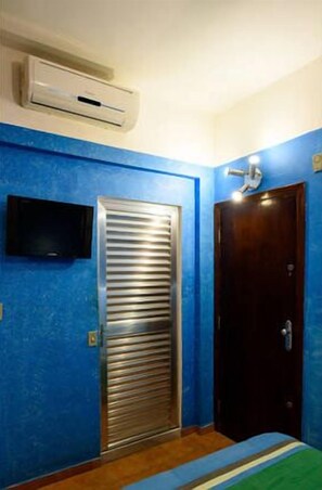 2 bedrooms, in-room safe, blackout curtains, iron/ironing board