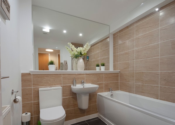 Apartment, 2 Schlafzimmer | Badezimmer | Kostenlose Toilettenartikel, Haartrockner, Handtücher