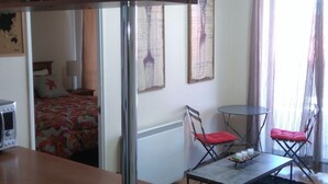 Family Apartment, 1 Bedroom, Non Smoking, Kitchen | 1 bedroom, premium bedding, iron/ironing board, free WiFi - N.H. Aparts (Santiago)