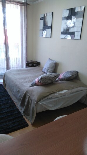 Familienapartment, 1 Schlafzimmer, Nichtraucher, Küche | 1 Schlafzimmer, hochwertige Bettwaren, Bügeleisen/Bügelbrett