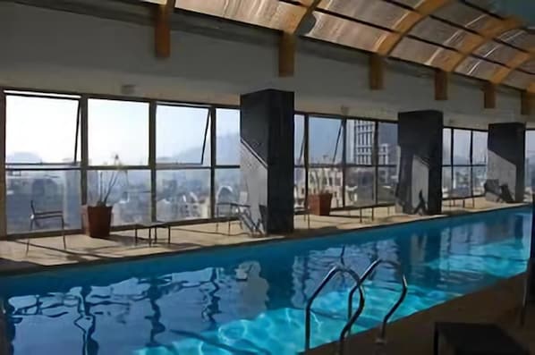 Indoor/outdoor pool