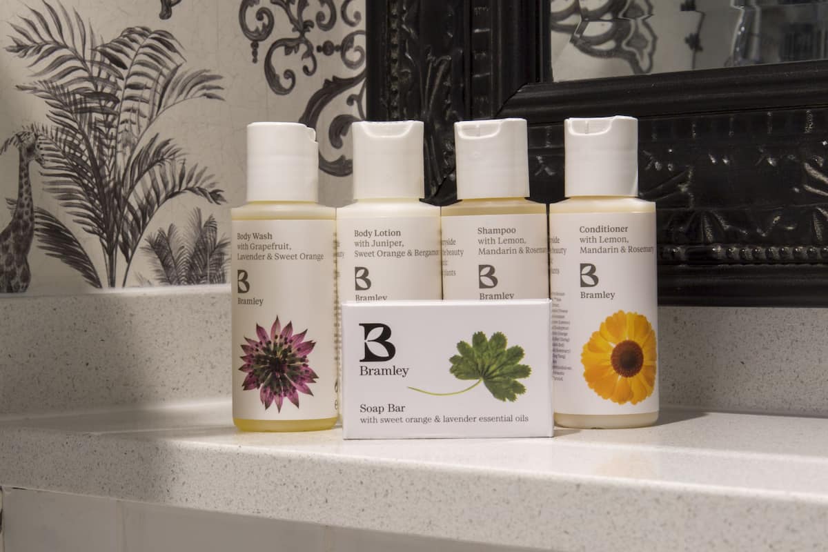 Superior Double Room, 1 King Bed | Bathroom amenities