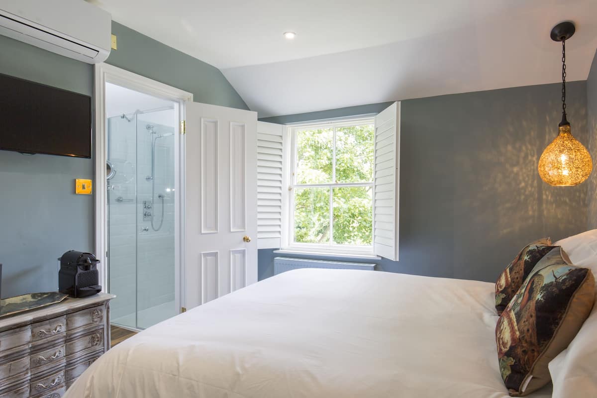 Basic Double Room, 1 King Bed