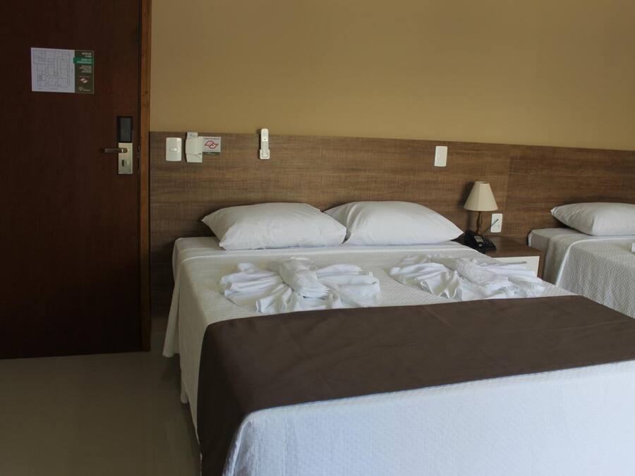 Minibar, safe på rommet, skrivebord og blendingsgardiner