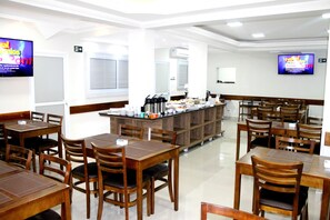 包含每日自助早餐