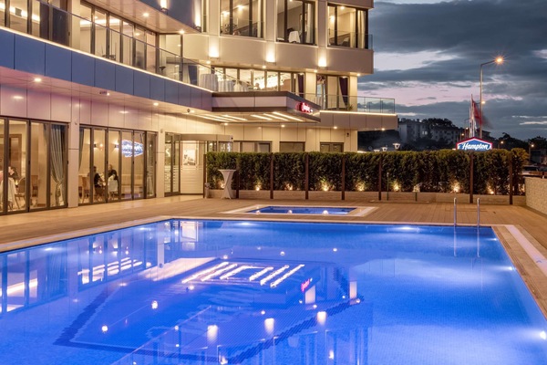 Outdoor pool, sun loungers