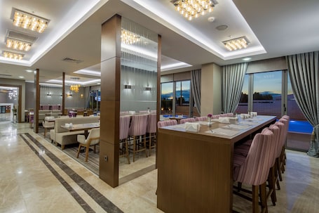 Se sirven desayunos y cenas. Hampton by Hilton Canakkale Gallipoli