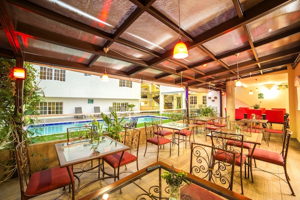 Frokost, lunsj og middag serveres, internasjonale retter