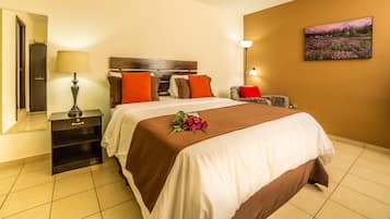 Habitación individual | Caja de seguridad en la habitación y escritorio