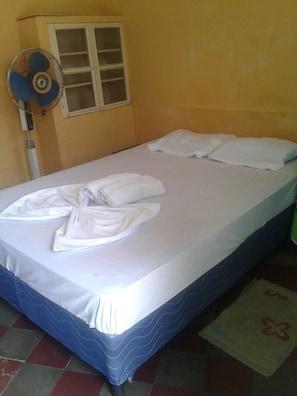 Basic Double Room Single Use, 1 Double Bed | Desk, cribs/infant beds, rollaway beds