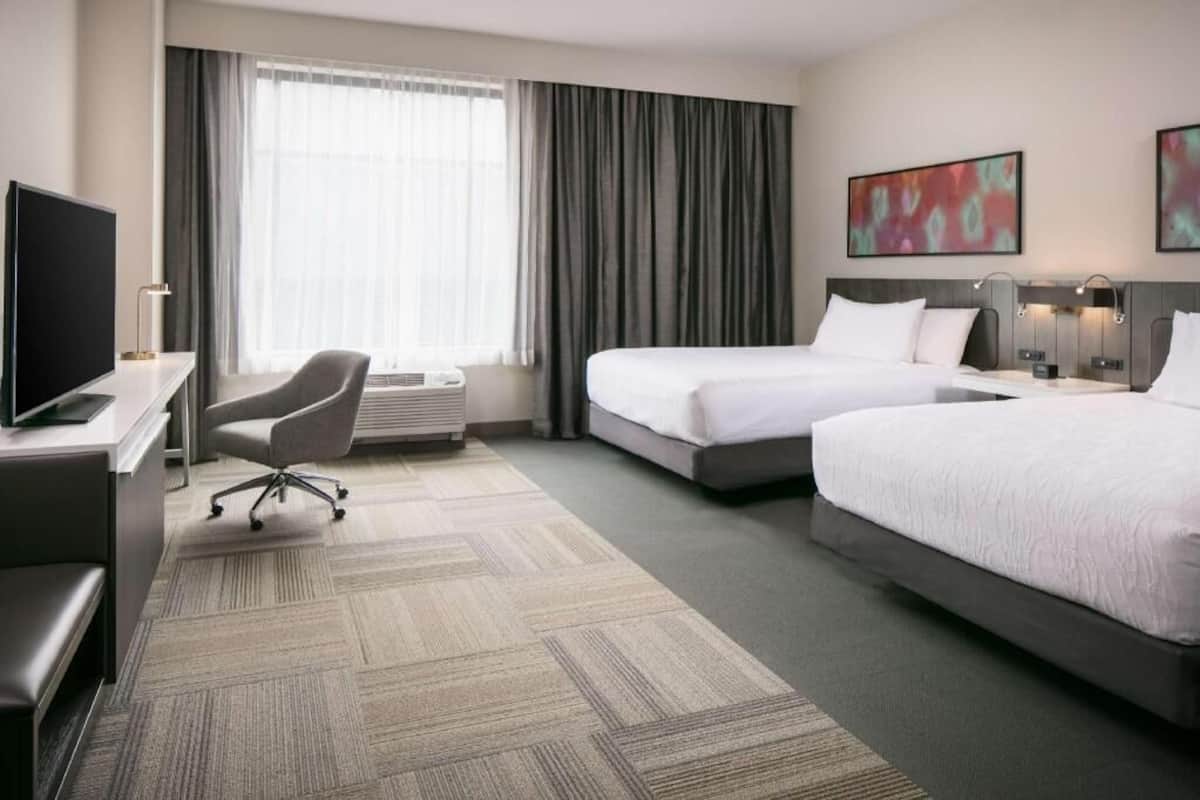 Ropa de cama de alta calidad y cortinas blackout