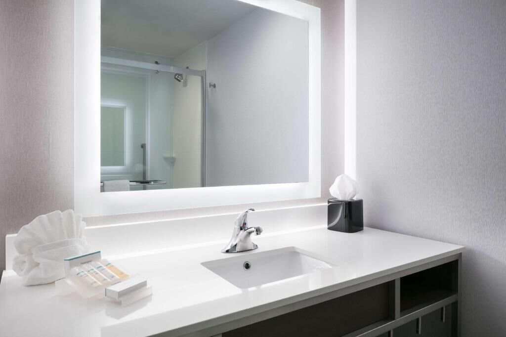 Baño | Amenidades de baño gratuitas, secadora de cabello, toallas 