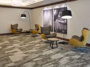 Lobby - Home2 Suites by Hilton Dallas Downtown at Baylor Scott & White (Dallas)