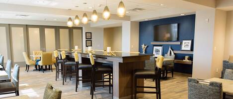 Free daily buffet breakfast