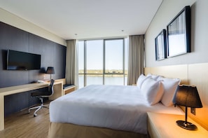 Suite | In-room safe, desk, blackout curtains, soundproofing - Hampton by Hilton Montevideo Carrasco (Ciudad de la Costa)