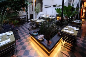 Spécialités Cuisine locale et internationale