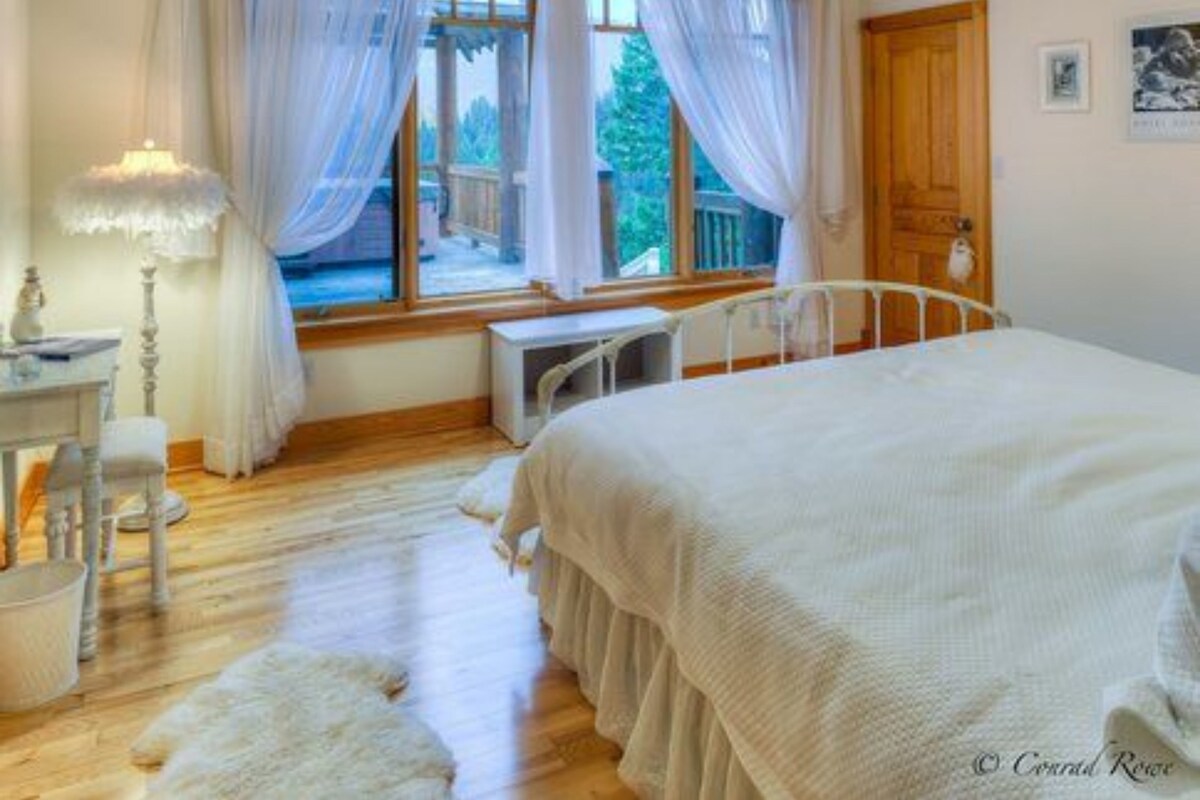 Phòng Suite, phòng tắm riêng (Cloud Nine) | Bộ đồ giường cao cấp, trang trí khác biệt 