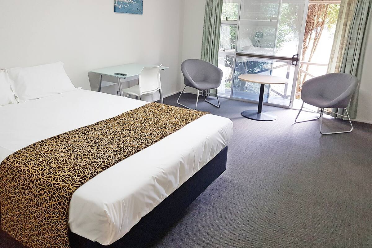 Down duvets, desk, iron/ironing board, free WiFi
