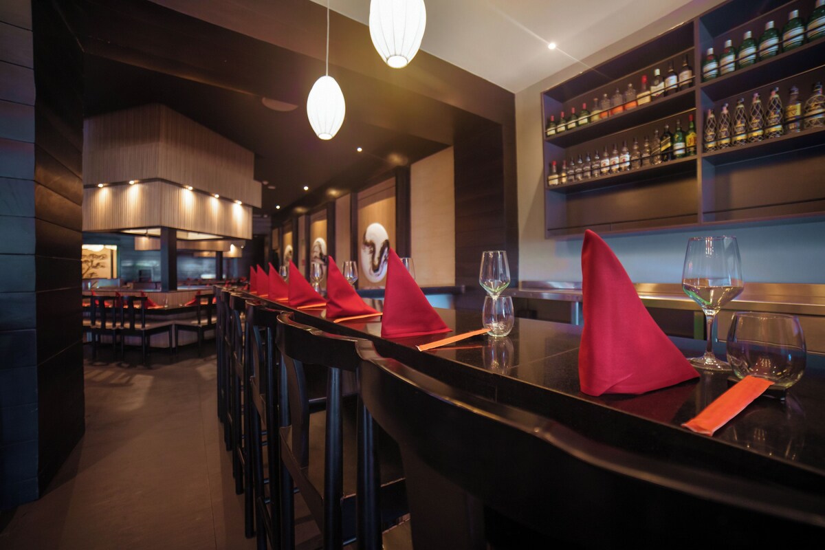 12 restaurants, breakfast, lunch, dinner served; international cuisine - Royalton Hideaway Punta Cana, An Autograph Collection All-Inclusive Resort & Casino – Adults Only (Punta Cana)