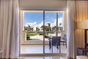 Ropa de cama de alta calidad y minibar 