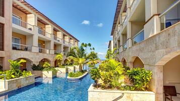 高級寢具、迷你吧、房內夾萬、書桌