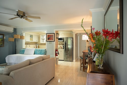 "Idle Time on the Bay". Visually Charming and newly refurbished apartment  