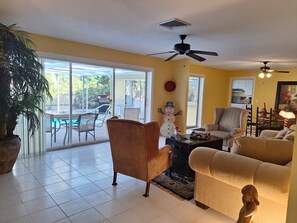 TV, music library, stereo -  #1 SIESTA KEY Glass Beach House w/supplies (Siesta Key)